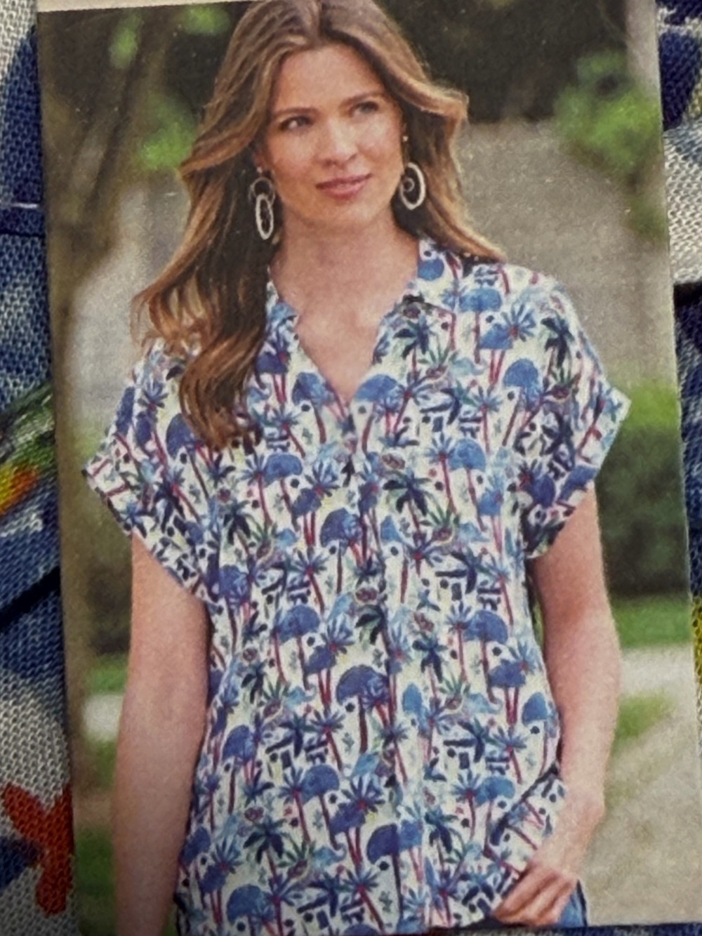 NWT Charlie Paige Vibrant Short Sleeve V-Neck w/ Collar Sz s-m